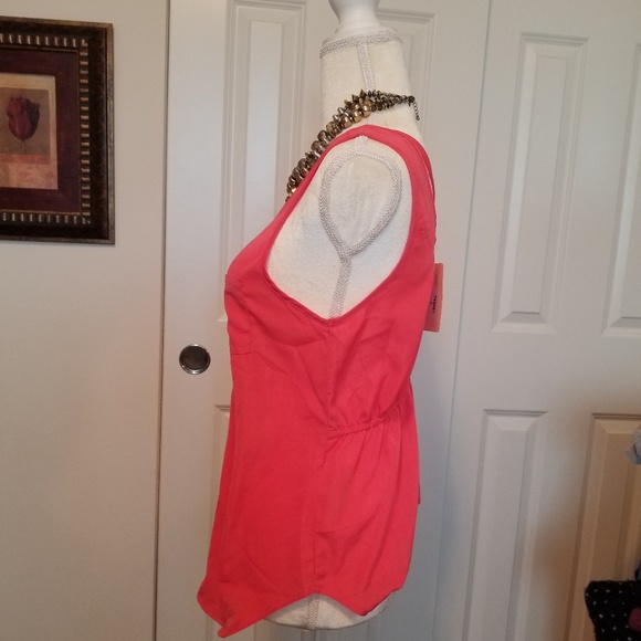 Apricot Color Sleeveless Top - Picture 4 of 8